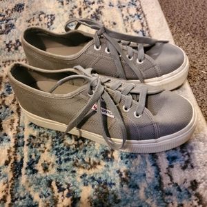 Gray Supergas